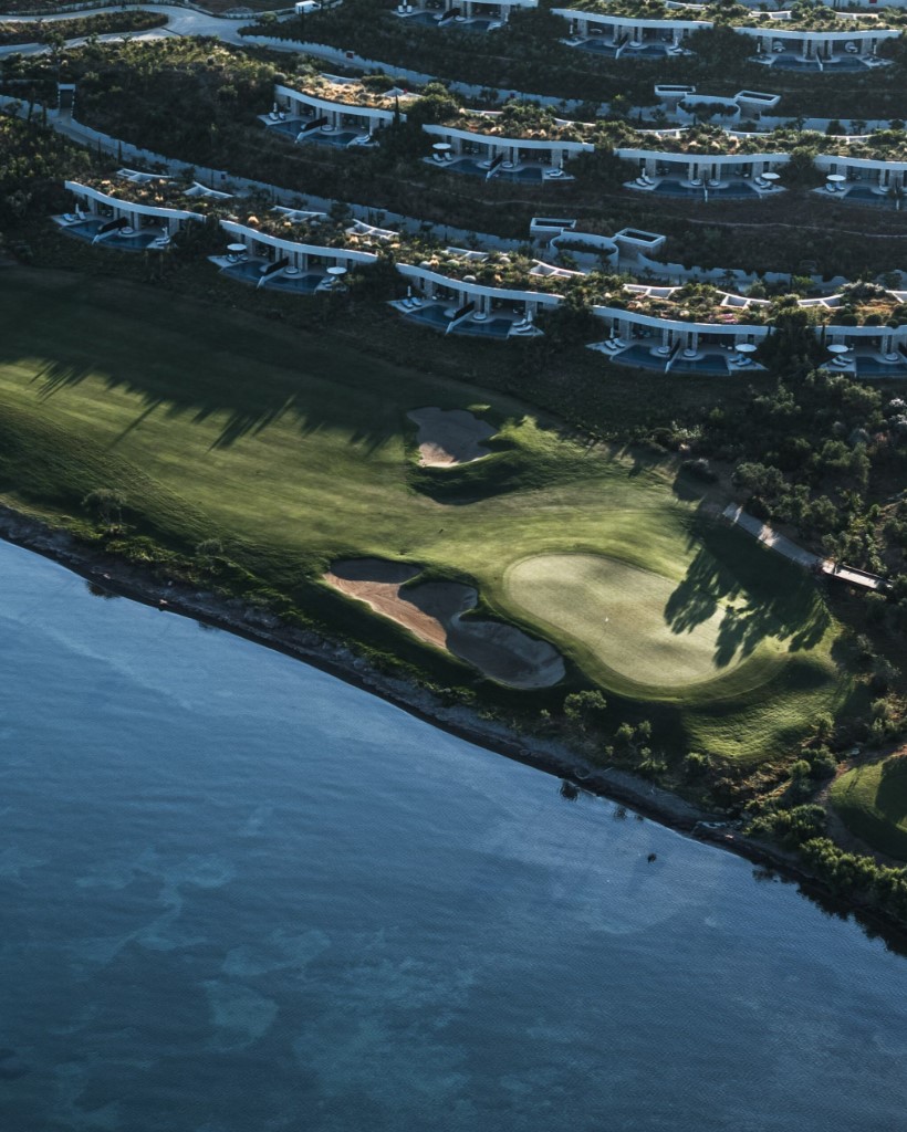 https://golftravelpeople.com/wp-content/uploads/2019/04/The-Bay-Course-at-Costa-Navarino-Greece-2.jpg