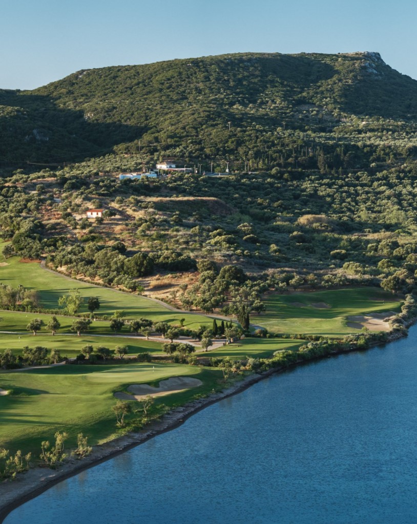 https://golftravelpeople.com/wp-content/uploads/2019/04/The-Bay-Course-at-Costa-Navarino-Greece-23.jpg