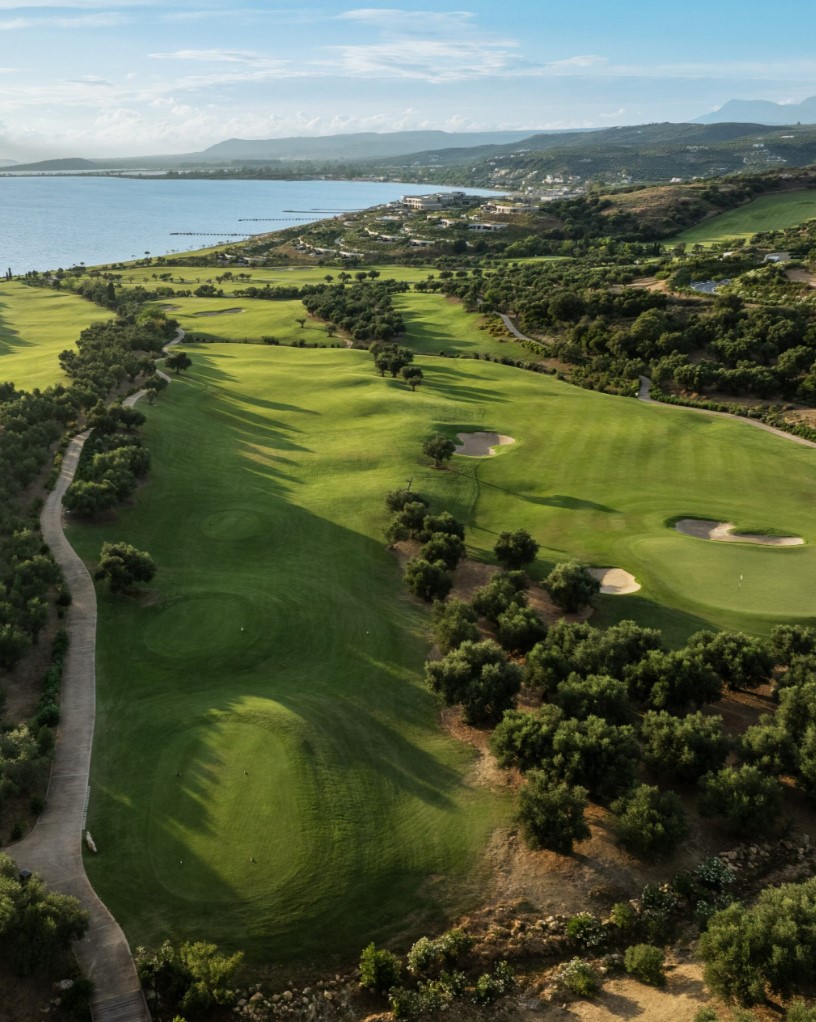 https://golftravelpeople.com/wp-content/uploads/2019/04/The-Bay-Course-at-Costa-Navarino-Greece-8.jpg