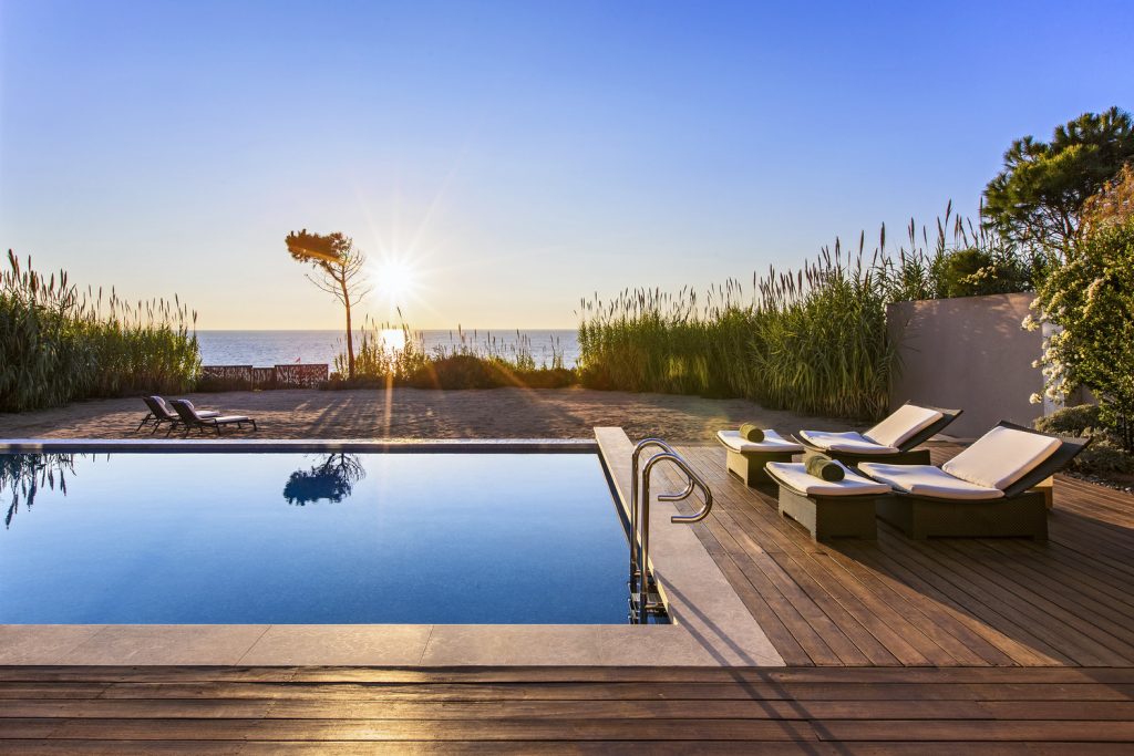 https://golftravelpeople.com/wp-content/uploads/2019/04/The-Romanos-Luxury-Collection-Resort-at-Costa-Navarino-Ambassador-Villas-Ithomi-Sapientza-Pool-1024x683.jpg