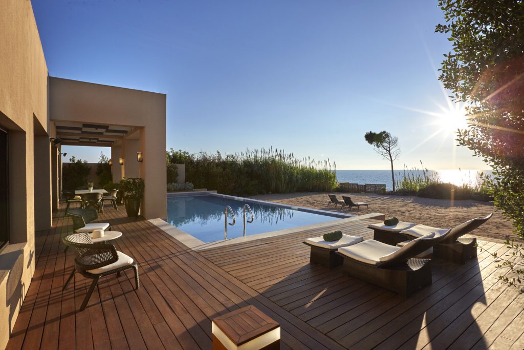 https://golftravelpeople.com/wp-content/uploads/2019/04/The-Romanos-Luxury-Collection-Resort-at-Costa-Navarino-Ambassador-Villas-Ithomi-Sapientza-Terrace-1024x683.jpg