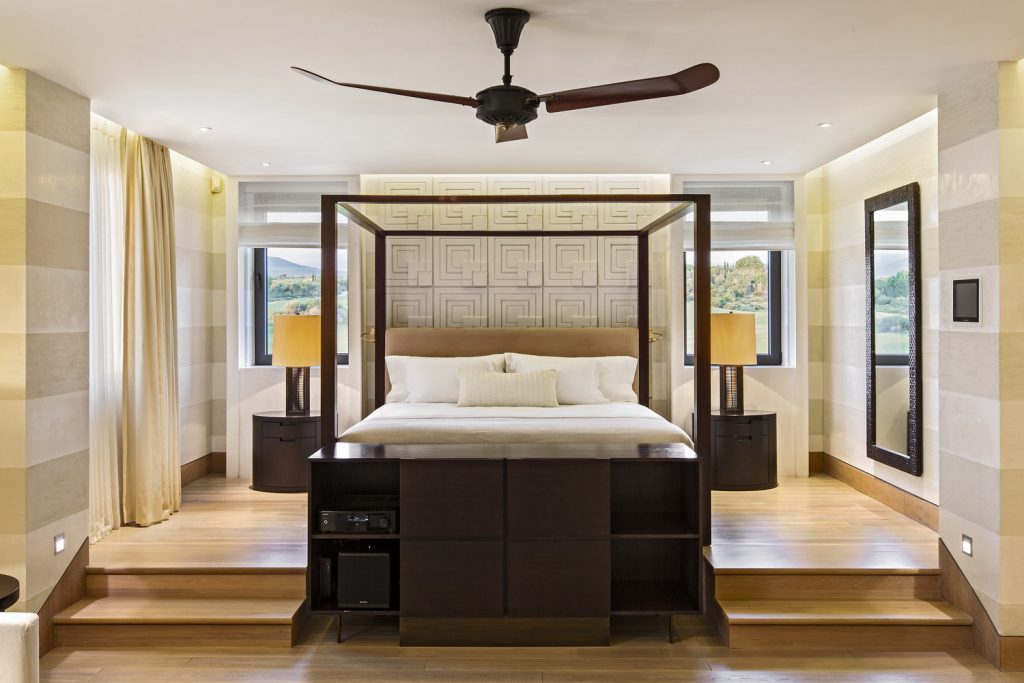 https://golftravelpeople.com/wp-content/uploads/2019/04/The-Romanos-Luxury-Collection-Resort-at-Costa-Navarino-Koroni-Royal-Villa-Master-Bedroom-1024x683.jpg