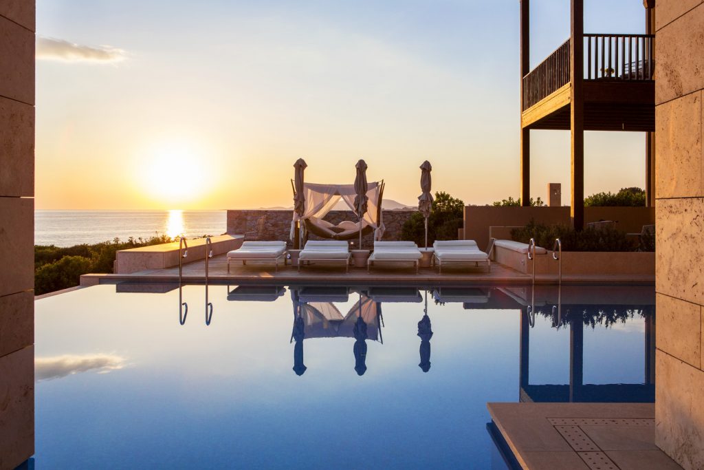 https://golftravelpeople.com/wp-content/uploads/2019/04/The-Romanos-Luxury-Collection-Resort-at-Costa-Navarino-Koroni-Villa-pool-area-1024x683.jpg
