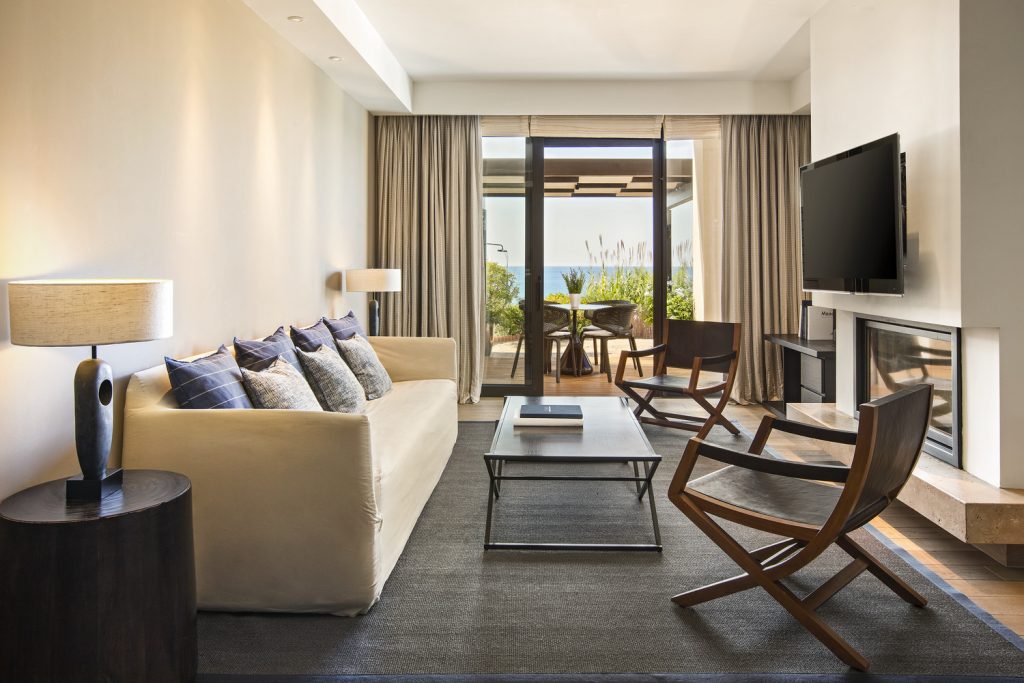 https://golftravelpeople.com/wp-content/uploads/2019/04/The-Romanos-Luxury-Collection-Resort-at-Costa-Navarino-Master-Infinity-Villa-Living-Room-1024x683.jpg