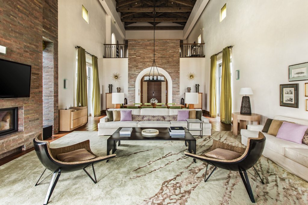 https://golftravelpeople.com/wp-content/uploads/2019/04/The-Romanos-Luxury-Collection-Resort-at-Costa-Navarino-Methoni-Royal-Villa-Living-Room-1024x683.jpg