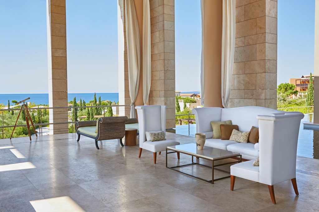 https://golftravelpeople.com/wp-content/uploads/2019/04/The-Romanos-Luxury-Collection-Resort-at-Costa-Navarino-Open-air-Lobby-2-1024x683.jpg