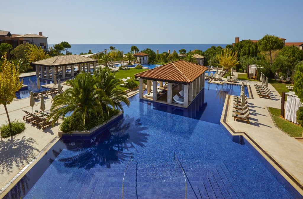 https://golftravelpeople.com/wp-content/uploads/2019/04/The-Romanos-Luxury-Collection-Resort-at-Costa-Navarino-Romanos-Pool-View-1024x674.jpg