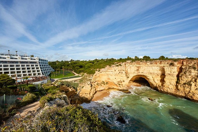 https://golftravelpeople.com/wp-content/uploads/2019/04/Tivoli-Carvoeiro-Hotel-Algarve-21.jpg