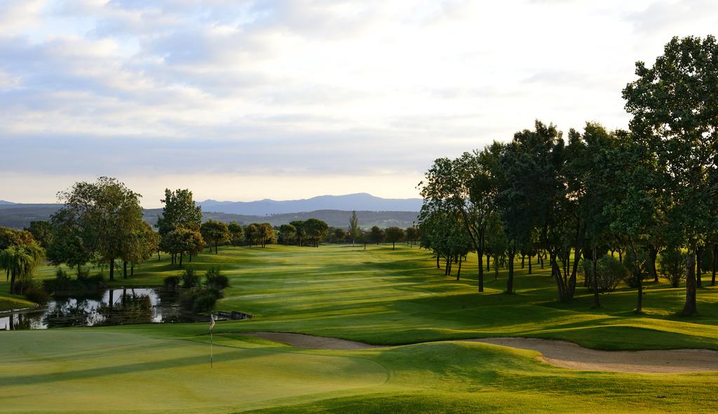 https://golftravelpeople.com/wp-content/uploads/2019/04/Torremirona-Relais-Hotel-Golf-Spa-18.jpg