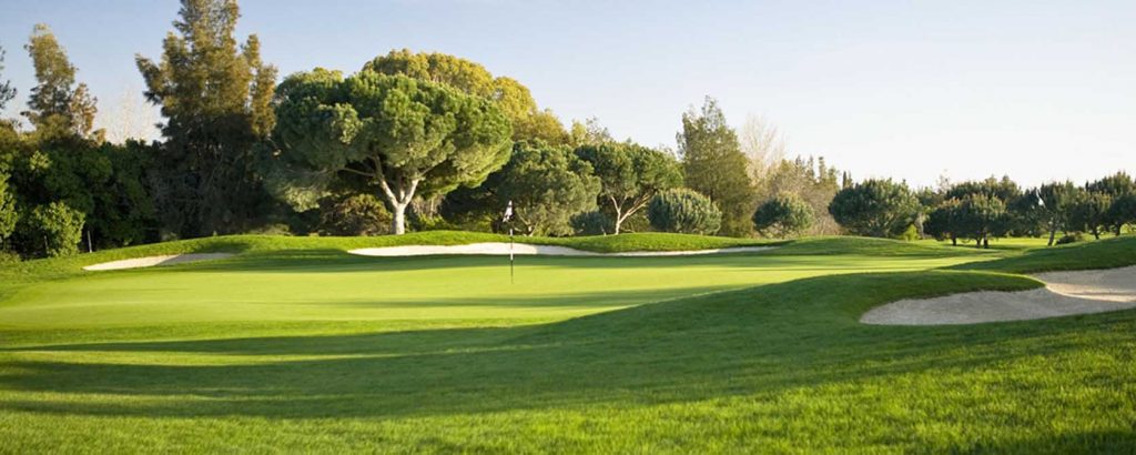 https://golftravelpeople.com/wp-content/uploads/2019/04/Vale-do-Lobo-Golf-Club-4-1024x410.jpg