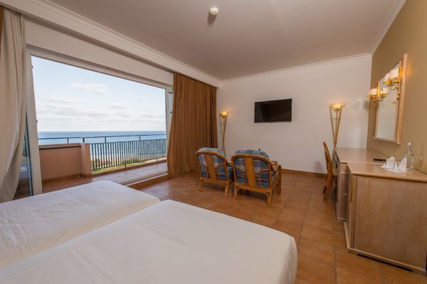 https://golftravelpeople.com/wp-content/uploads/2019/04/Vila-Baleira-Porto-Santo-Bedrooms-14.jpg