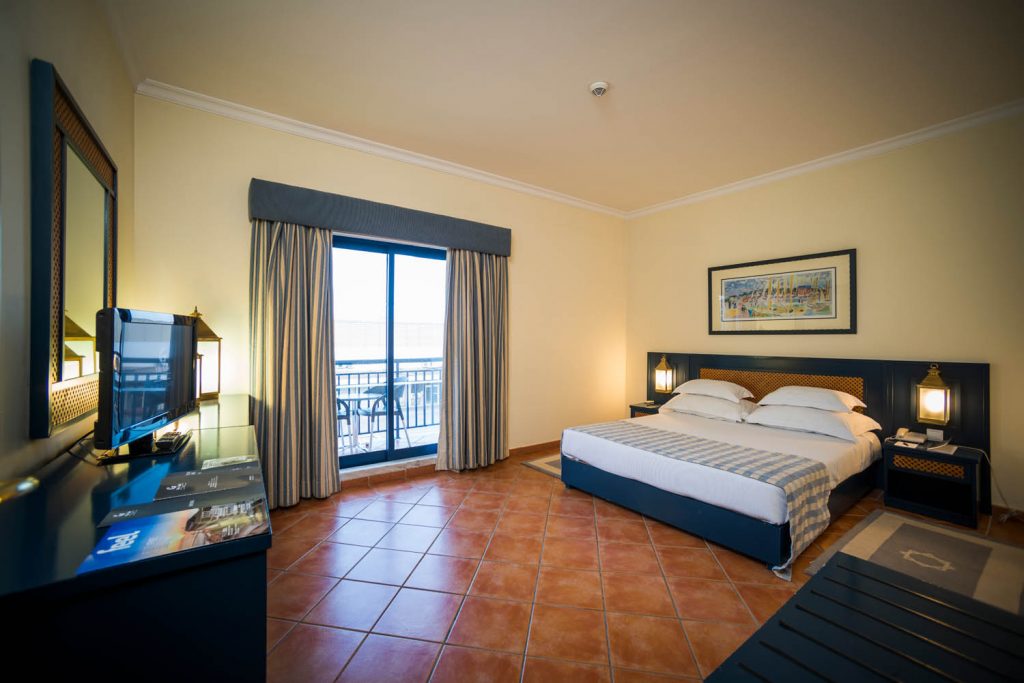 https://golftravelpeople.com/wp-content/uploads/2019/04/Vila-Gale-Hotel-Tavira-Bedrooms-5-Copy-1024x683.jpg