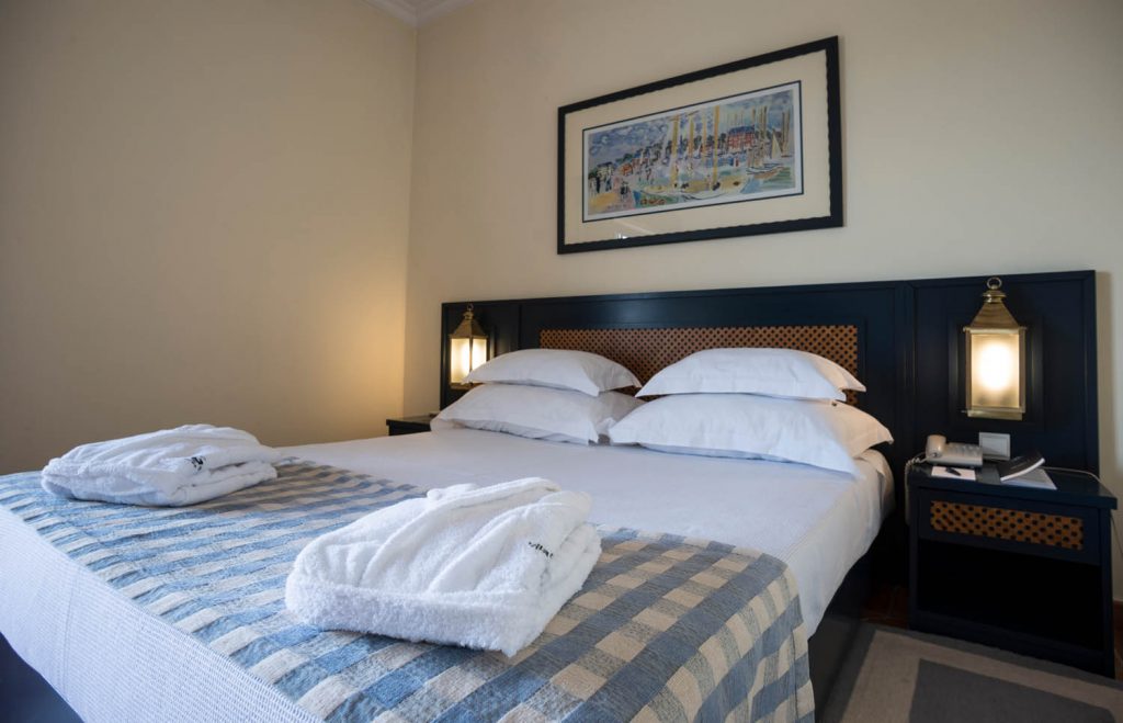 https://golftravelpeople.com/wp-content/uploads/2019/04/Vila-Gale-Hotel-Tavira-Bedrooms-8-Copy-1024x659.jpg