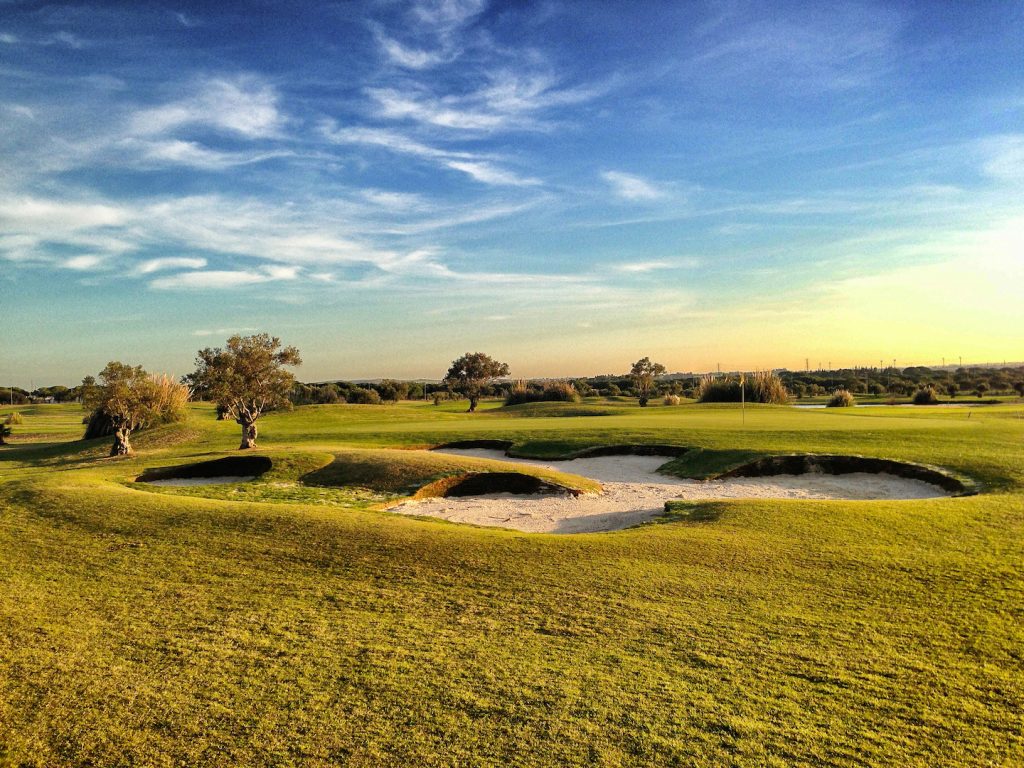 https://golftravelpeople.com/wp-content/uploads/2019/04/Villa-Nueva-Golf-Club-1-1024x768.jpg