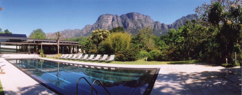 https://golftravelpeople.com/wp-content/uploads/2019/04/Vineyard-Hotel-Cape-Town-9-1024x405.jpg