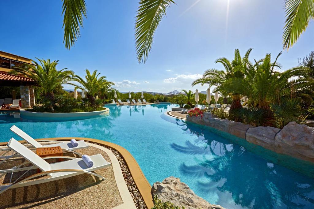 https://golftravelpeople.com/wp-content/uploads/2019/04/Westin-Resort-Costa-Navarino-Swimming-Pools-and-Leisure-Facilities-1.jpg