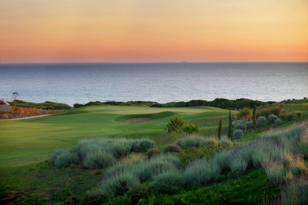 https://golftravelpeople.com/wp-content/uploads/2019/04/Westin-Resort-Costa-Navarino-The-Dunes-Course-1024x683.jpg