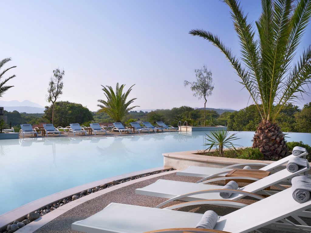 https://golftravelpeople.com/wp-content/uploads/2019/04/Westin-Resort-Costa-Navarino-The-Lagoon-Pool-1024x768.jpg