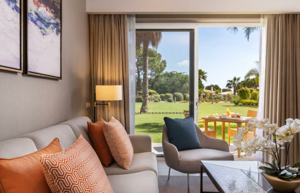 https://golftravelpeople.com/wp-content/uploads/2019/04/Wyndham-Grand-Algave-Quinta-do-Lago-Bedrooms-and-Suites-5-1024x659.jpg