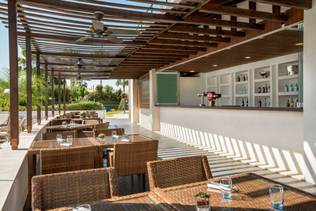 https://golftravelpeople.com/wp-content/uploads/2019/04/Wyndham-Grand-Algave-Quinta-do-Lago-Restaurants-and-Bars-4-1024x682.jpg