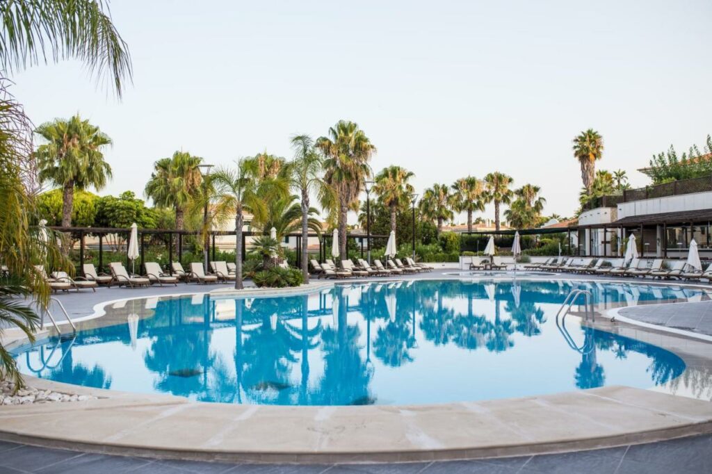 https://golftravelpeople.com/wp-content/uploads/2019/04/Wyndham-Grand-Algave-Quinta-do-Lago-Swimming-Pools-and-Leisure-Facilities-6-1024x682.jpg