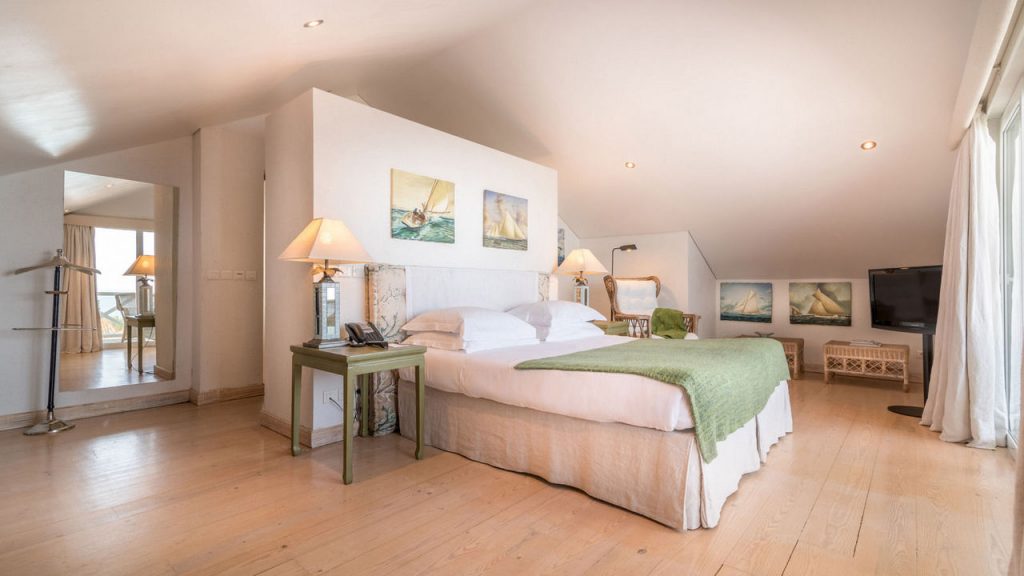 https://golftravelpeople.com/wp-content/uploads/2019/05/Albatroz-Hotel-Cascais-Bedrooms-7-1024x576.jpg