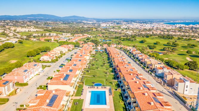 https://golftravelpeople.com/wp-content/uploads/2019/05/Boavista-Resort-Villas-Apartments-Lagos-Algarve-Portugal-1.jpg