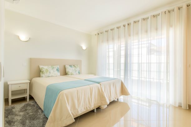https://golftravelpeople.com/wp-content/uploads/2019/05/Boavista-Resort-Villas-Apartments-Lagos-Algarve-Portugal-12.jpg