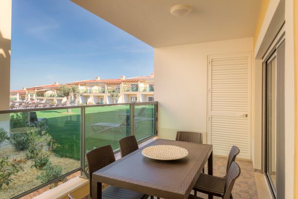 https://golftravelpeople.com/wp-content/uploads/2019/05/Boavista-Resort-Villas-Apartments-Lagos-Algarve-Portugal-16.jpg