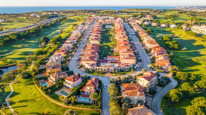 https://golftravelpeople.com/wp-content/uploads/2019/05/Boavista-Resort-Villas-Apartments-Lagos-Algarve-Portugal-21.jpg