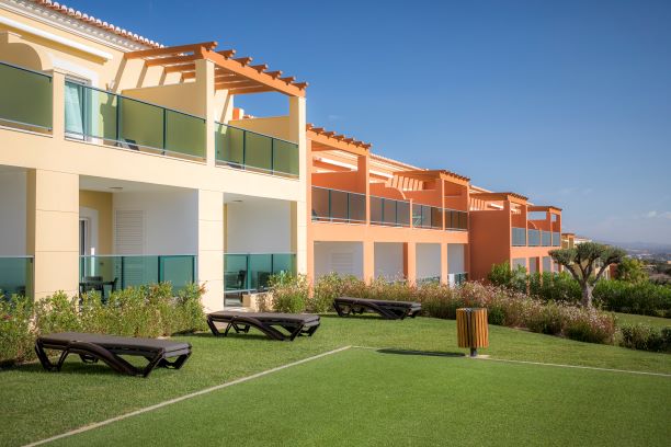 https://golftravelpeople.com/wp-content/uploads/2019/05/Boavista-Resort-Villas-Apartments-Lagos-Algarve-Portugal-3.jpg