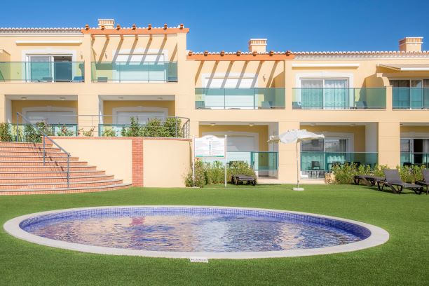 https://golftravelpeople.com/wp-content/uploads/2019/05/Boavista-Resort-Villas-Apartments-Lagos-Algarve-Portugal-4.jpg