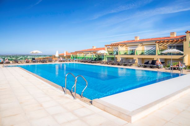 https://golftravelpeople.com/wp-content/uploads/2019/05/Boavista-Resort-Villas-Apartments-Lagos-Algarve-Portugal-7.jpg
