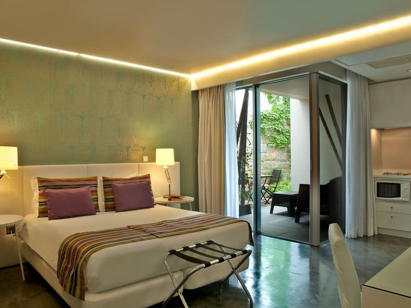 https://golftravelpeople.com/wp-content/uploads/2019/05/Casa-Vela-Guesthouse-Cascais-Bedrooms-1.jpg