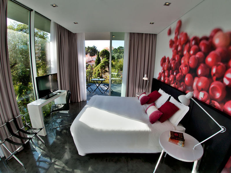 https://golftravelpeople.com/wp-content/uploads/2019/05/Casa-Vela-Guesthouse-Cascais-Bedrooms-3.jpg