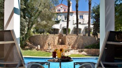 https://golftravelpeople.com/wp-content/uploads/2019/05/Casa-Vela-Guesthouse-Cascais-Hotel-6-400x224.jpg