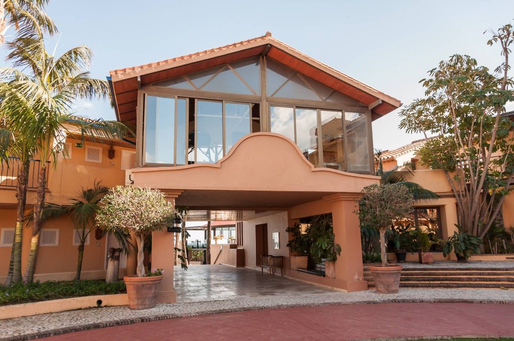 https://golftravelpeople.com/wp-content/uploads/2019/05/Guadalmina-Hotel-Spa-and-Golf-Resort-22-1024x680.jpg