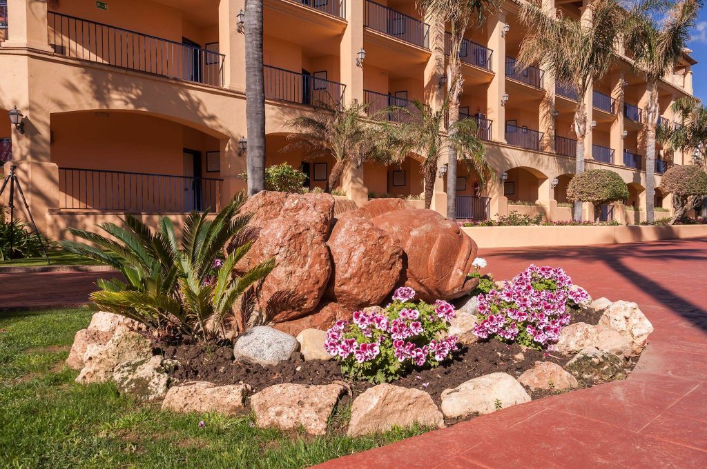 https://golftravelpeople.com/wp-content/uploads/2019/05/Guadalmina-Hotel-Spa-and-Golf-Resort-4-1024x680.jpg