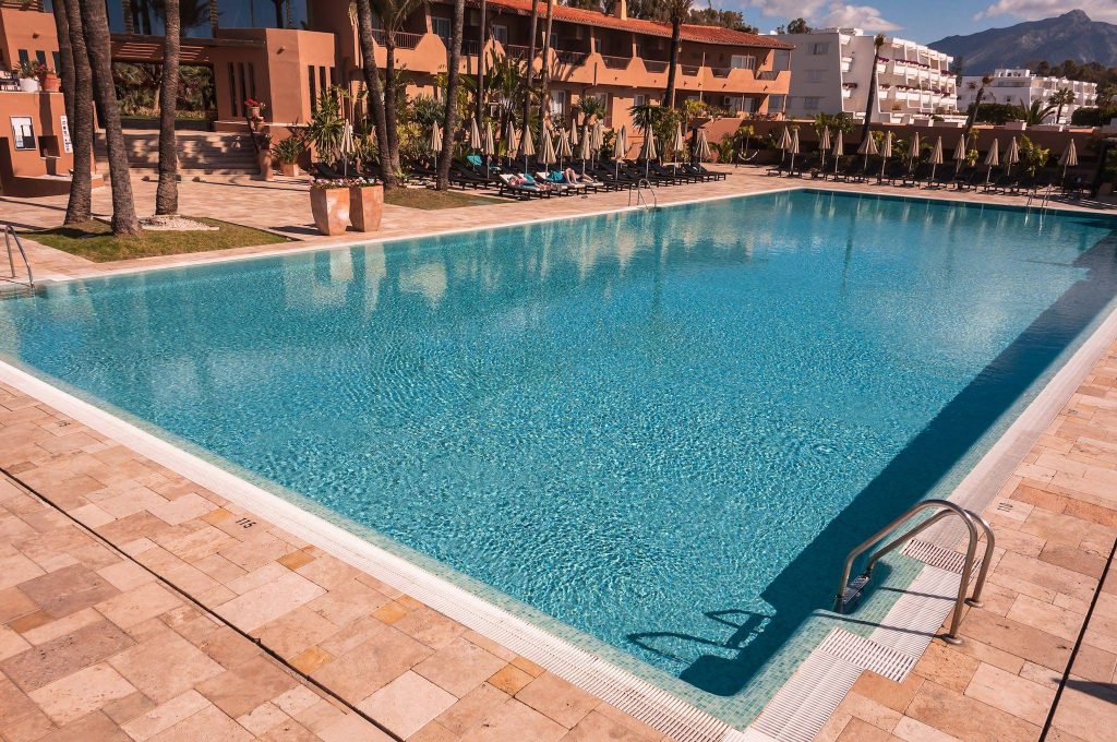 https://golftravelpeople.com/wp-content/uploads/2019/05/Guadalmina-Hotel-Spa-and-Golf-Resort-Swimming-Pools-2-1024x680.jpg