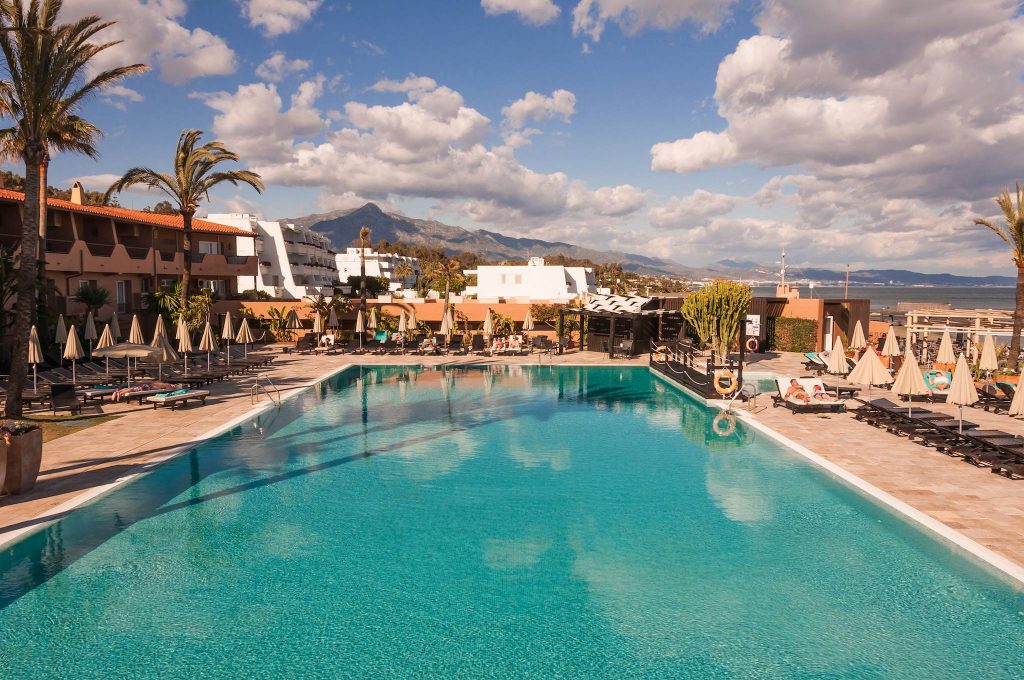 https://golftravelpeople.com/wp-content/uploads/2019/05/Guadalmina-Hotel-Spa-and-Golf-Resort-Swimming-Pools-3-1024x680.jpg