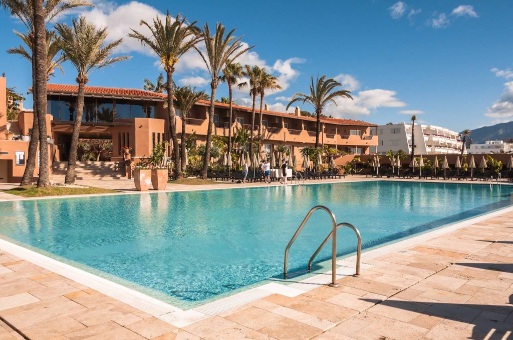 https://golftravelpeople.com/wp-content/uploads/2019/05/Guadalmina-Hotel-Spa-and-Golf-Resort-Swimming-Pools-5-1024x680.jpg