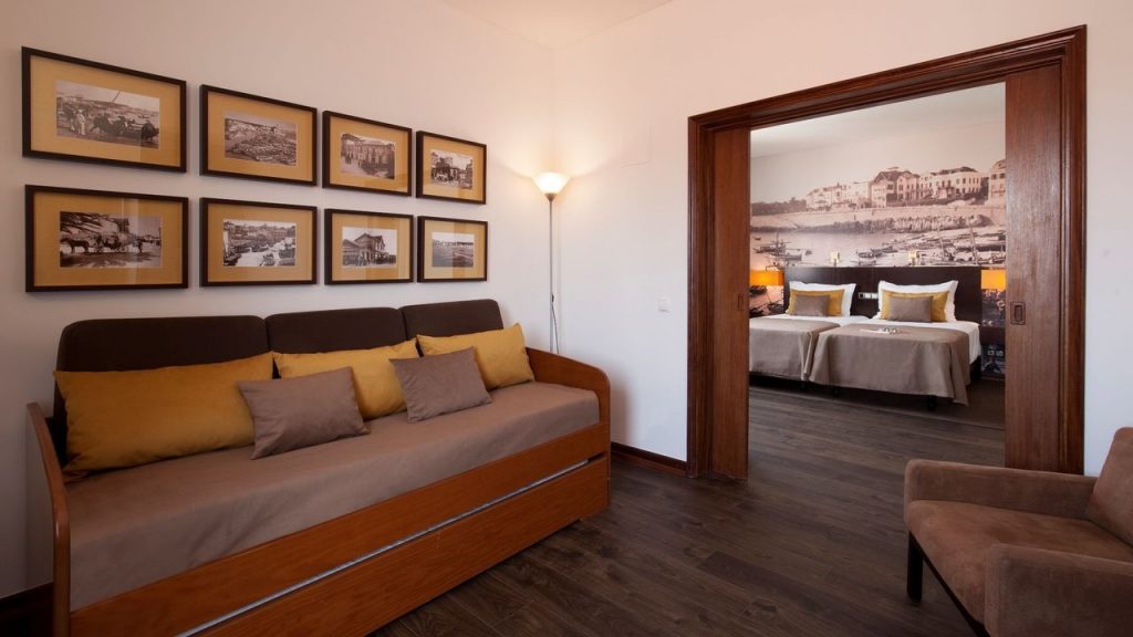 https://golftravelpeople.com/wp-content/uploads/2019/05/Hotel-Baia-Cascais-Bedrooms-2-1024x576.jpg