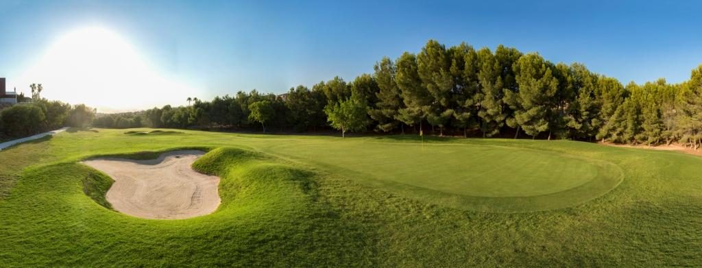 https://golftravelpeople.com/wp-content/uploads/2019/06/Altorreal-Golf-Club-Murcia-New-14-1024x391.jpg