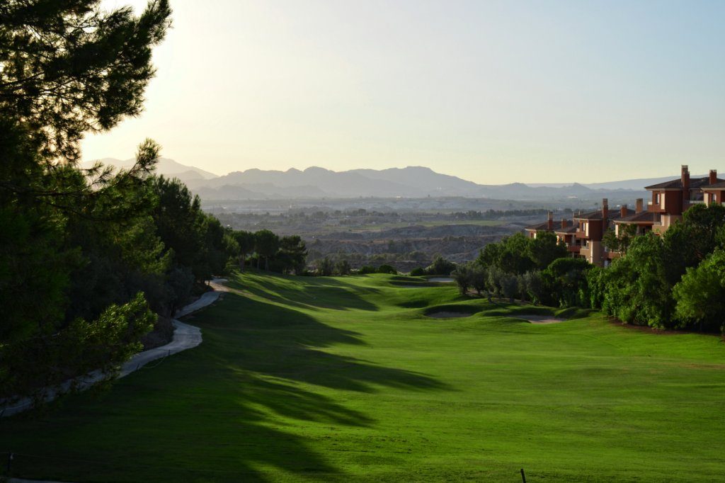 https://golftravelpeople.com/wp-content/uploads/2019/06/Altorreal-Golf-Club-Murcia-New-6-1024x682.jpg