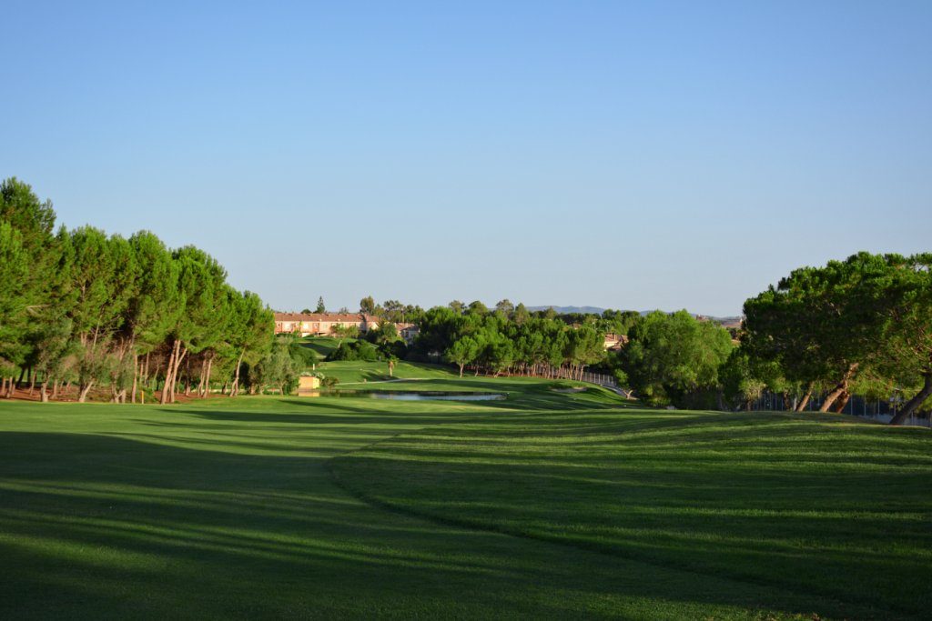 https://golftravelpeople.com/wp-content/uploads/2019/06/Altorreal-Golf-Club-Murcia-New-8-1024x683.jpg