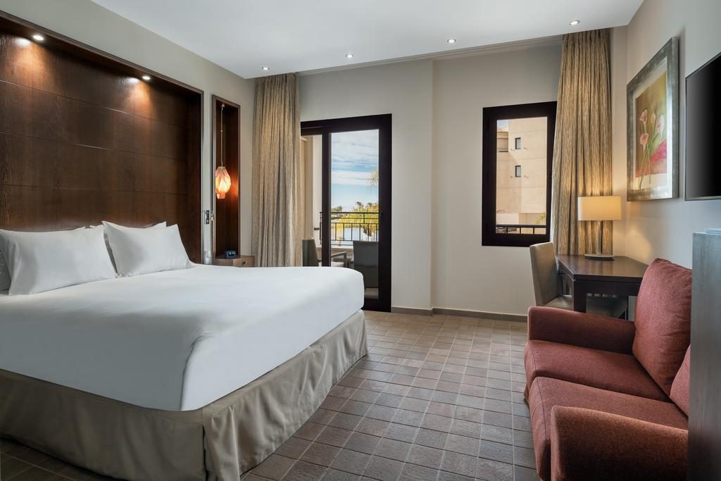 https://golftravelpeople.com/wp-content/uploads/2019/06/Doubletree-by-Hilton-La-Torre-Golf-Spa-Resort-Murcia-Spain-Bedrooms-49-1024x683.jpg