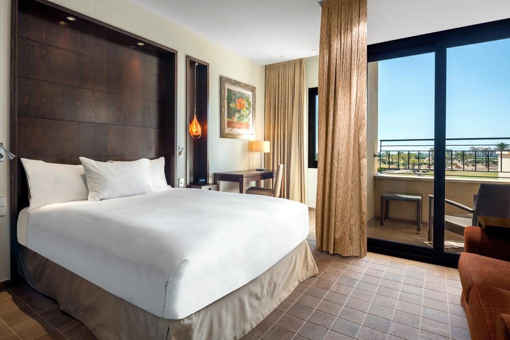 https://golftravelpeople.com/wp-content/uploads/2019/06/Doubletree-by-Hilton-La-Torre-Golf-Spa-Resort-Murcia-Spain-Bedrooms-51-1024x683.jpg