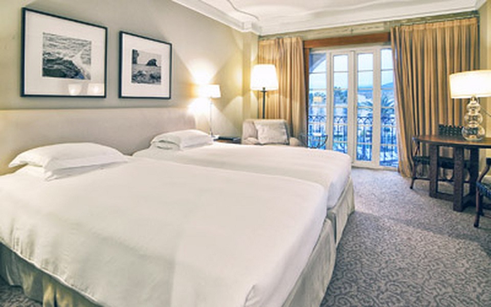 https://golftravelpeople.com/wp-content/uploads/2019/06/La-Manga-Club-Hotel-Principe-Felipe-Bedrooms-12.jpg