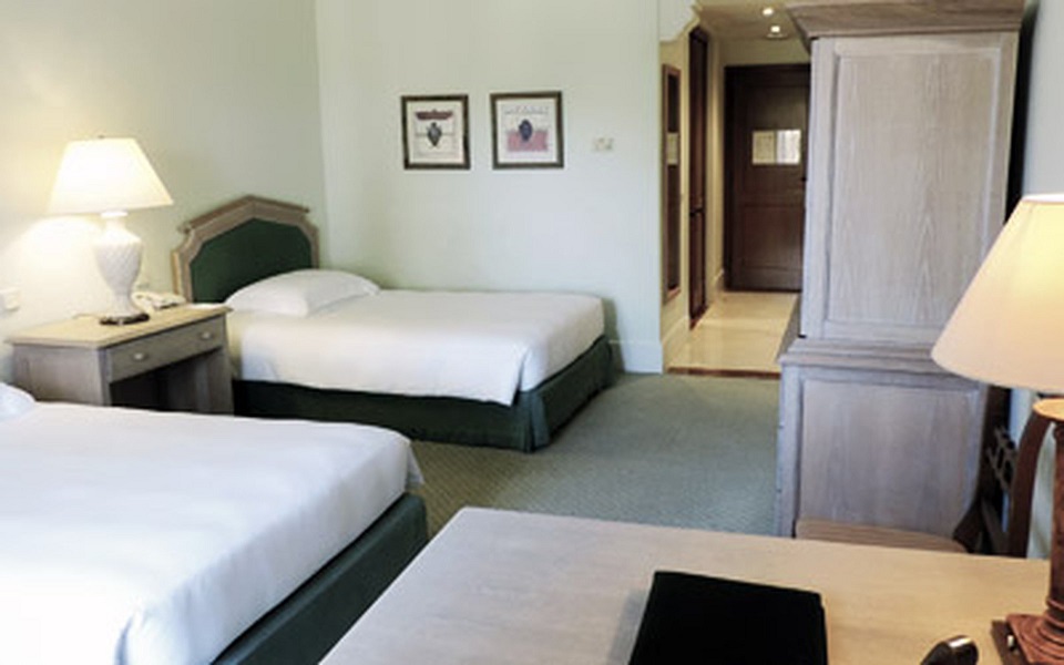 https://golftravelpeople.com/wp-content/uploads/2019/06/La-Manga-Club-Hotel-Principe-Felipe-Bedrooms-6.jpg