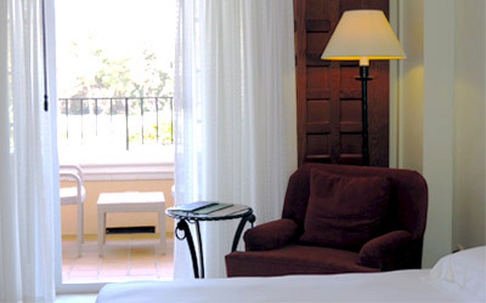 https://golftravelpeople.com/wp-content/uploads/2019/06/La-Manga-Club-Hotel-Principe-Felipe-Bedrooms-8.jpg